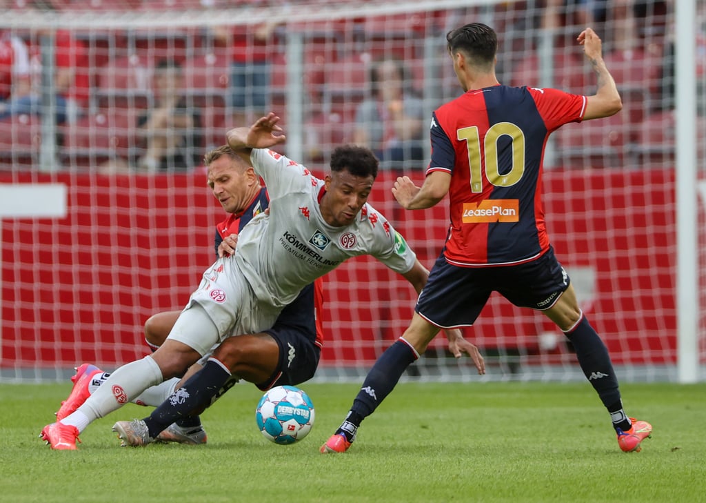 Eröffnete die Mainzer Quarantäne-Gruppe: Karim Onisiwo (Mitte).