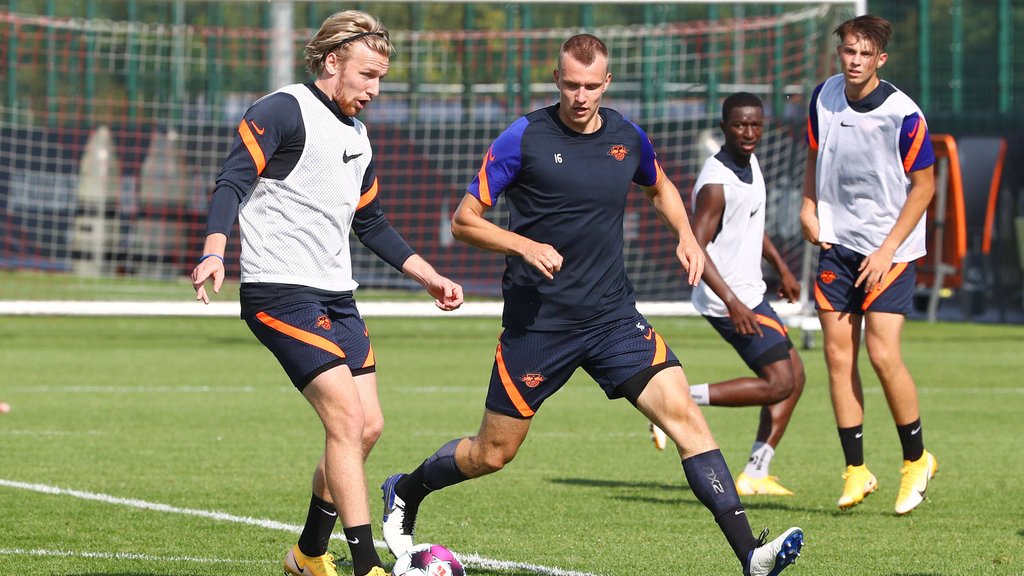 In Frühform: Emil Forsberg im Training gegen Lukas Klostermann.