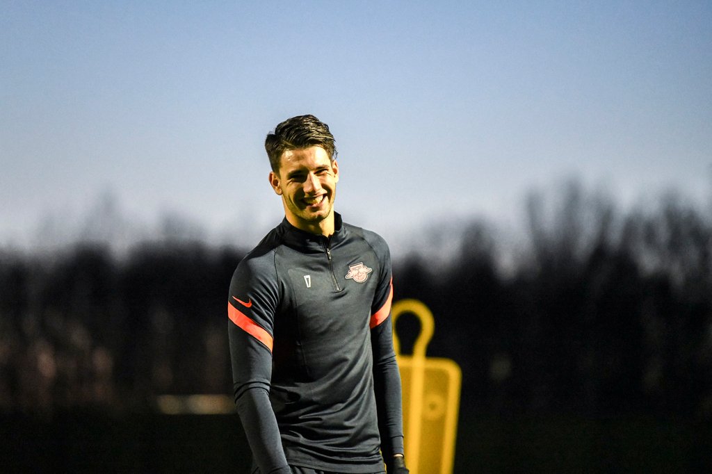 Erster Tag für den neuen Klub, die Trainingskleidung kennt er bereits aus Salzburg: Dominik Szoboszlai.