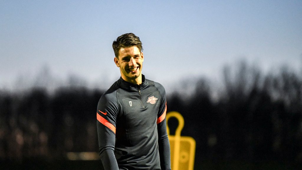 Erster Tag für den neuen Klub, die Trainingskleidung kennt er bereits aus Salzburg: Dominik Szoboszlai.