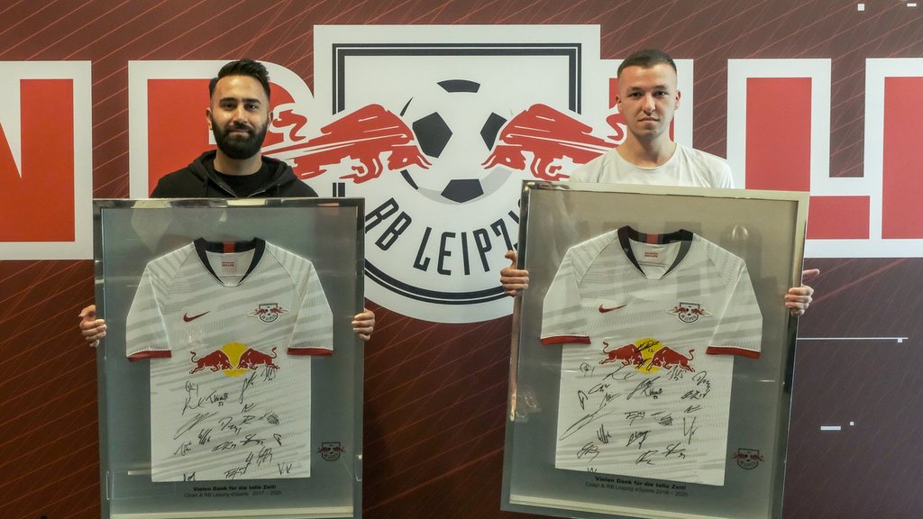 Abschiedsgeschenke: Cihan Yasarlar und Alex Czaplok.