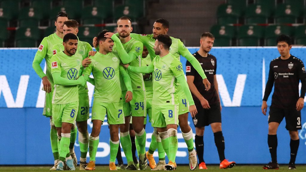 Läuft bei Wolfsburg: Der VfL bejubelt Torschütze Josip Brekalo (Nummer 7).