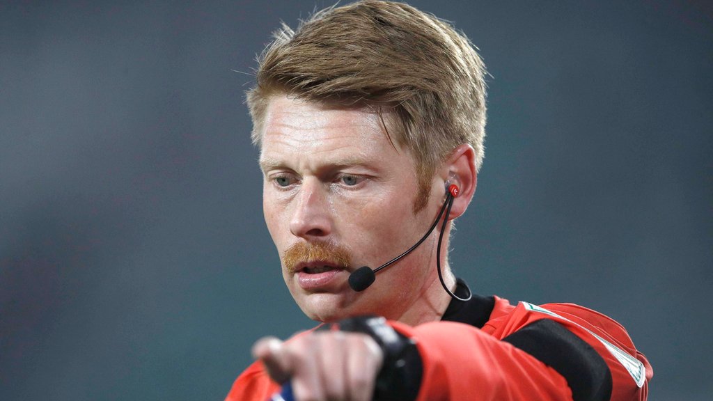 Mut zum Oberlippenbart: Schiedsrichter Christian Dingert.