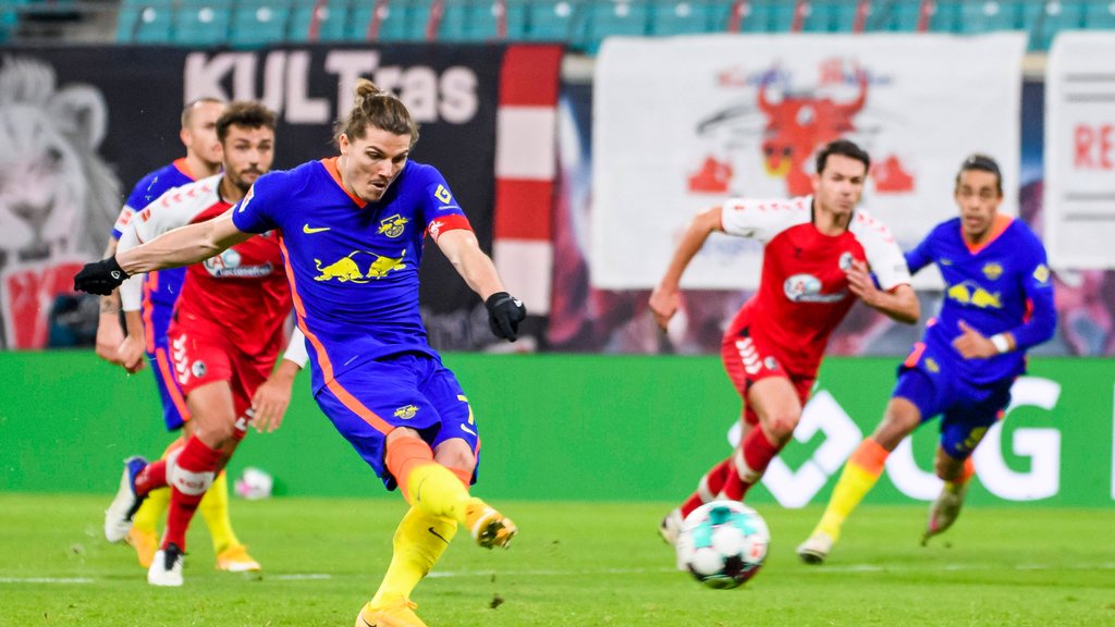 Der Schuss zum 2:0: Marcel Sabitzer beim Elfmeter