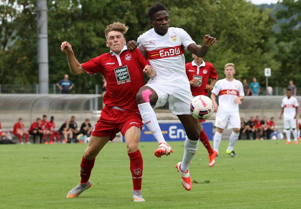 Niclas Stierlin (links) wirft sich künftig für RB Leipzig in die Zweikämpfe.