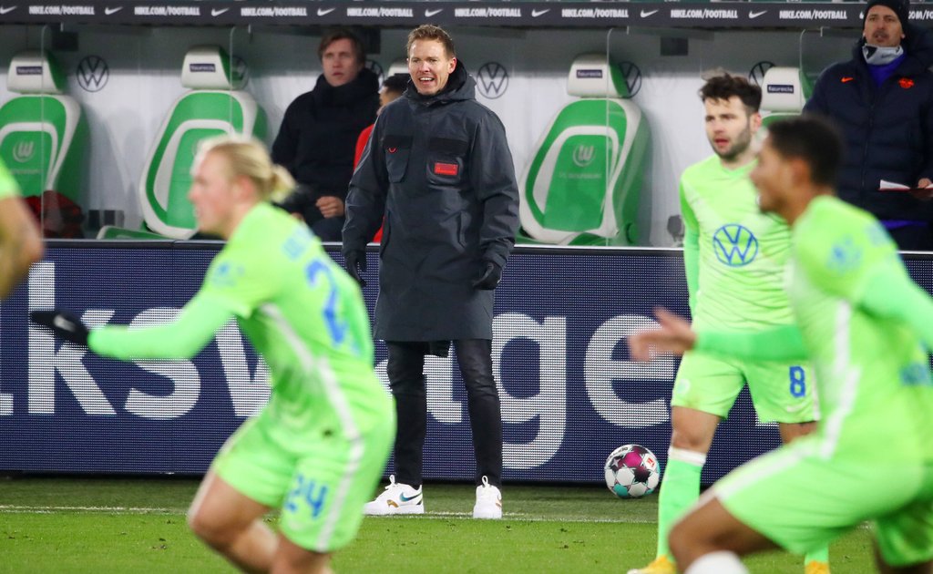Julian Nagelsmann gegen den VfL Wolfsburg engagiert wie eh und jeh an der Seitenlinie.