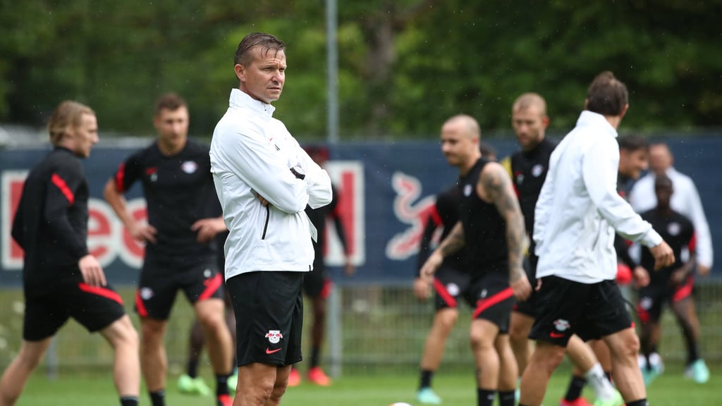 Verregneter Auftakt ins Trainingslager: RB-Coach Jesse Marsch und sein Personal