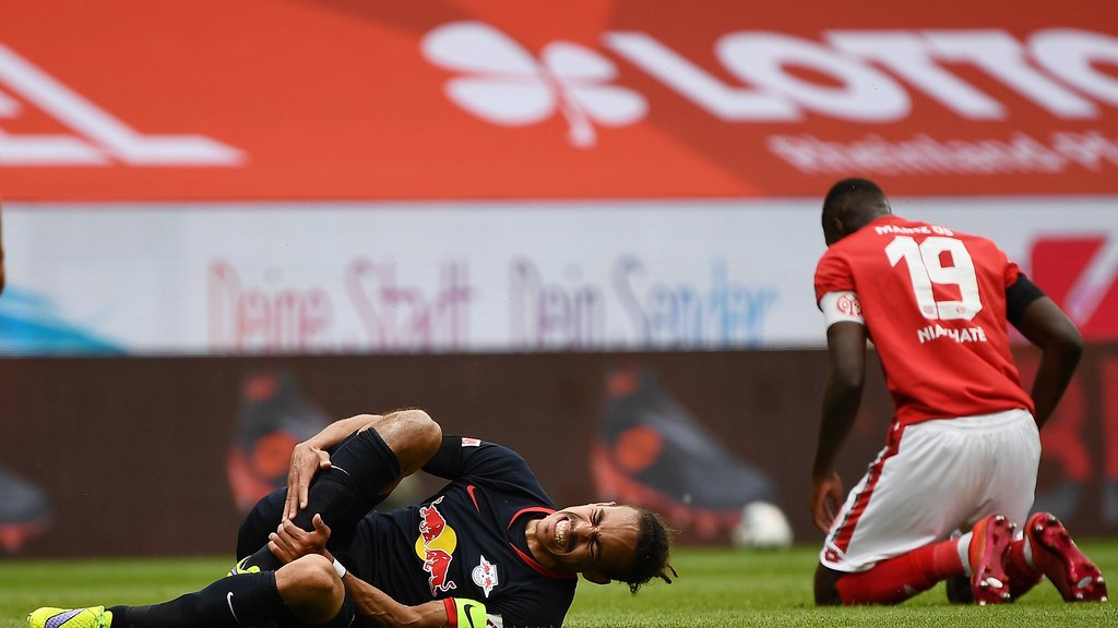 Bitteres Aus: Verletzung von Yussuf Poulsen gegen Mainz 05.