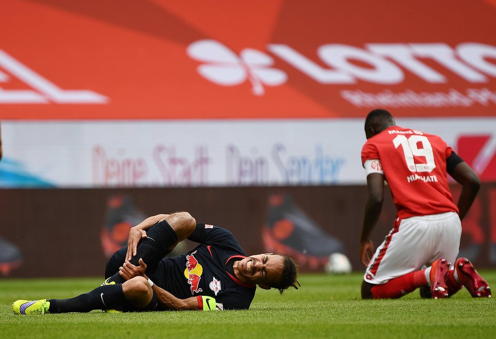 Bitteres Aus: Verletzung von Yussuf Poulsen gegen Mainz 05.