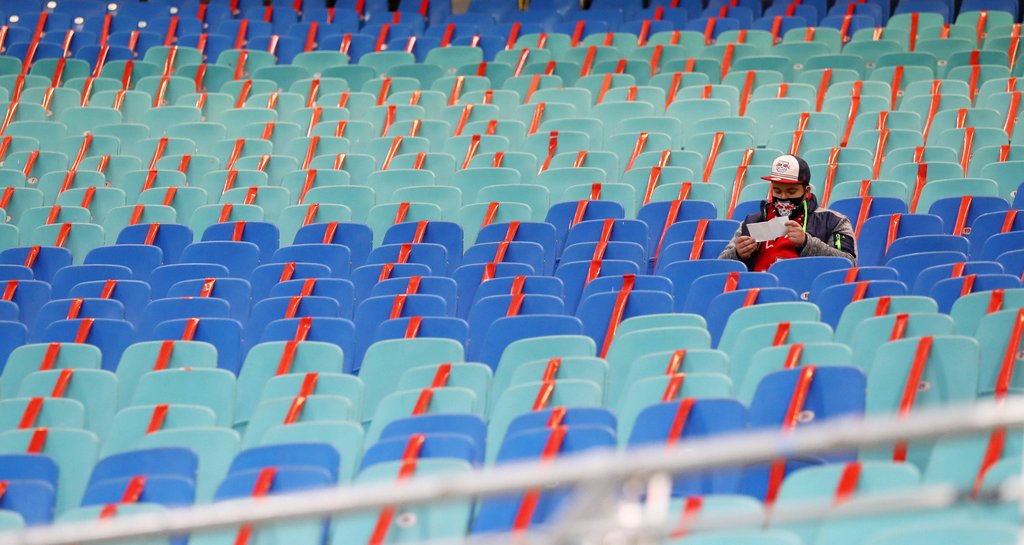 Ein einsamer Fan auf der Tribüne in der Red-Bull-Arena - im November nicht mehr möglich.
