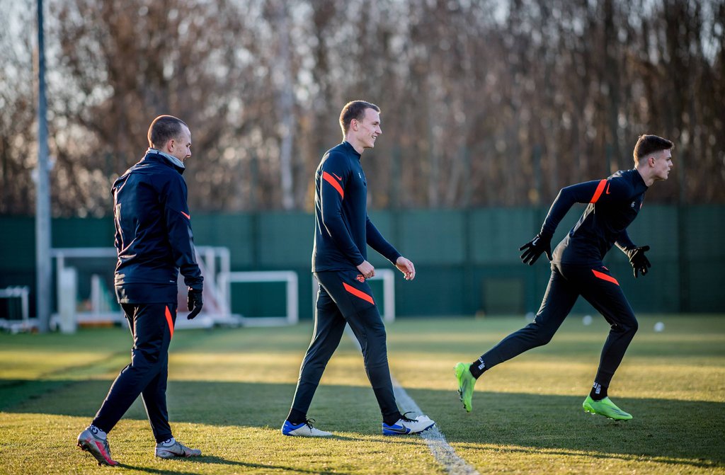 Die Spieler von RB Leipzig bereiten sich auf das Spitzenspiel gegen Borussia Dortmund vor.