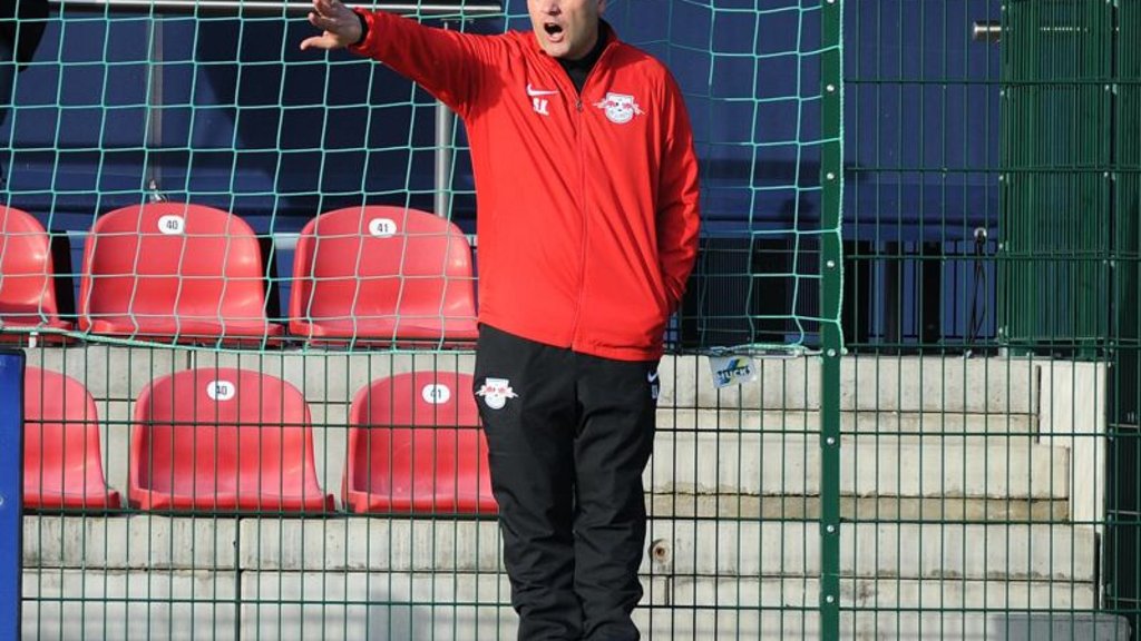 ‚Aus dem Weg, jetzt komme ich.‘ Sebastian Kegel übernimmt die Leitung des Nachwuchsleistungszentrums von RB Leipzig von Frieder Schrof.