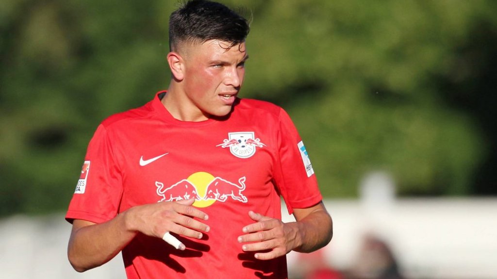 Wechselt das Trikot von RB Leipzig gegen das von Eintracht Frankfurt: Renat Dadashov.