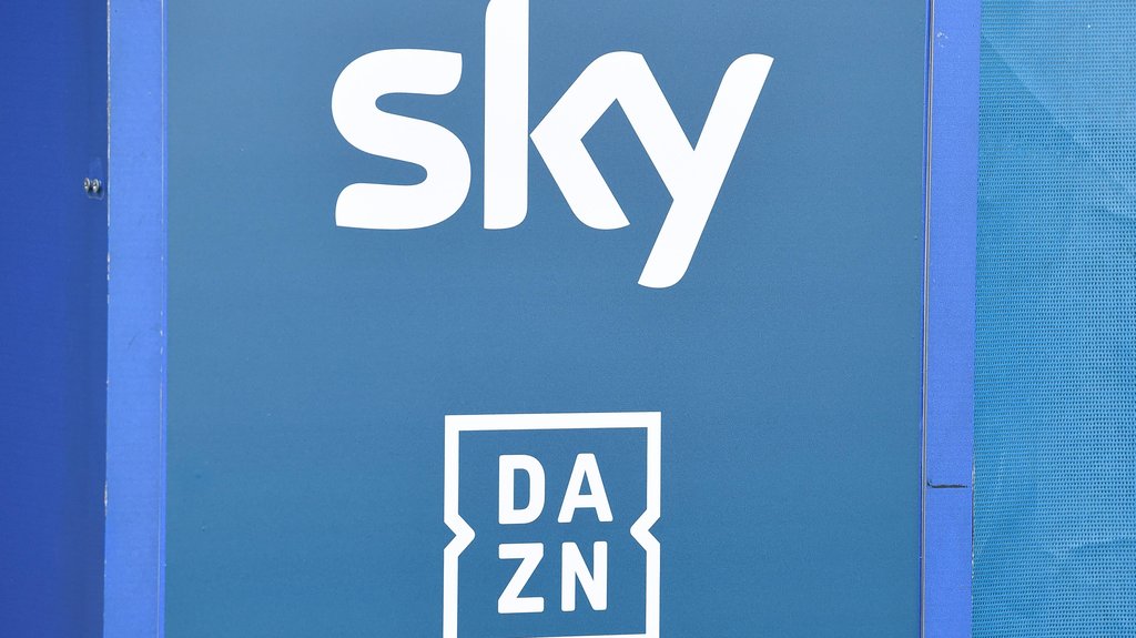 sky und DAZn teilen sich aktuell die Übertragungsrechte für die Bundesliga.