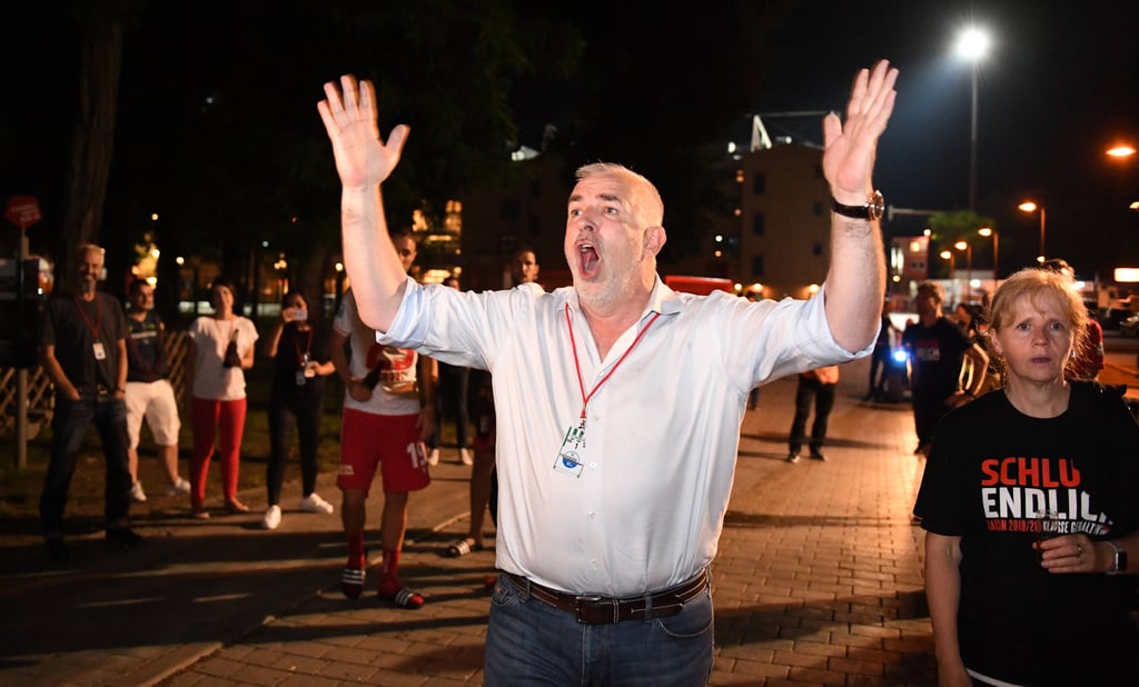 Spontane Ansprache: Union-Präsident Dirk Zingler.