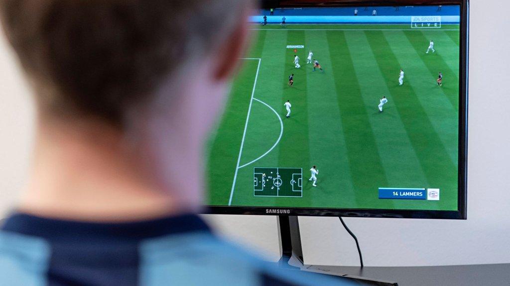 Auch wenn der Fußball in Deutschland pausiert: An der Konsole wird fleißig weitergekickt.