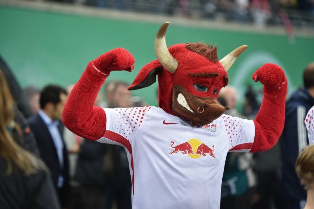Bulli gibt sich normalerweise sportlich und stark. In der Weihnachtszeit kann man ihn nun aber auch qualmen lassen.