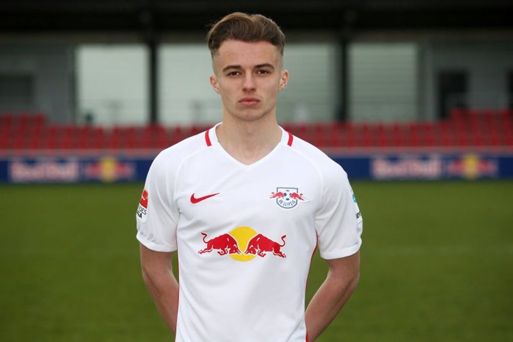 Die Saison ist für U19-Spieler Kamil Wojtkowski nach seinem Wadenbeinbruch im Spiel mit Polen gegen die Türkei beendet.