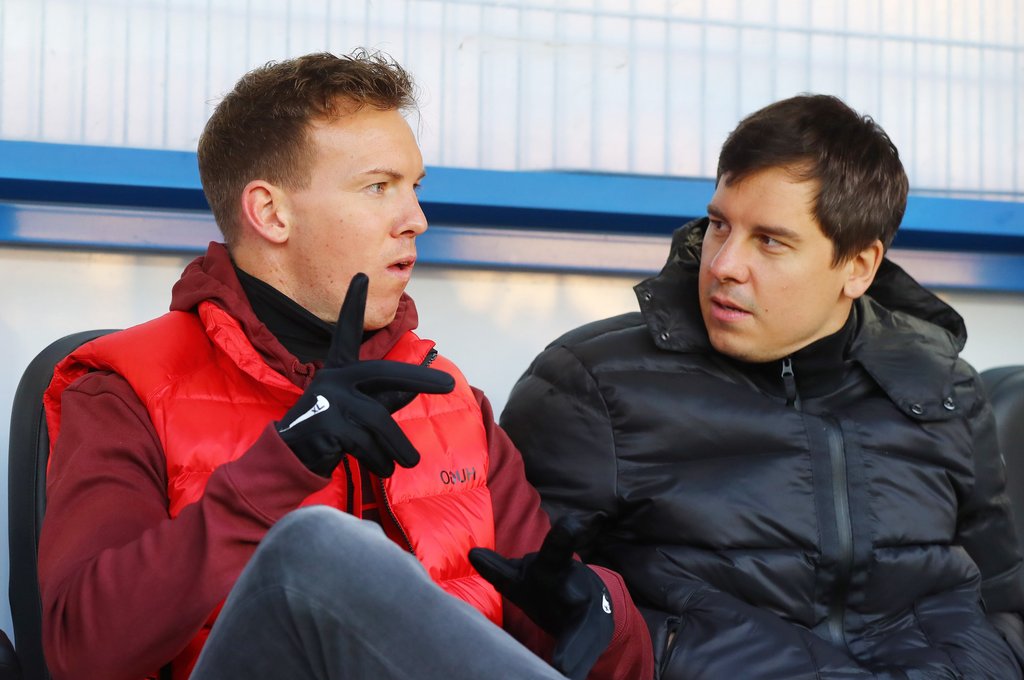Noch zwei Spiele auf der Bank von RB Leipzig: Trainer Julian Nagelsmann (l.) und Teammanager Timmo Hardung.