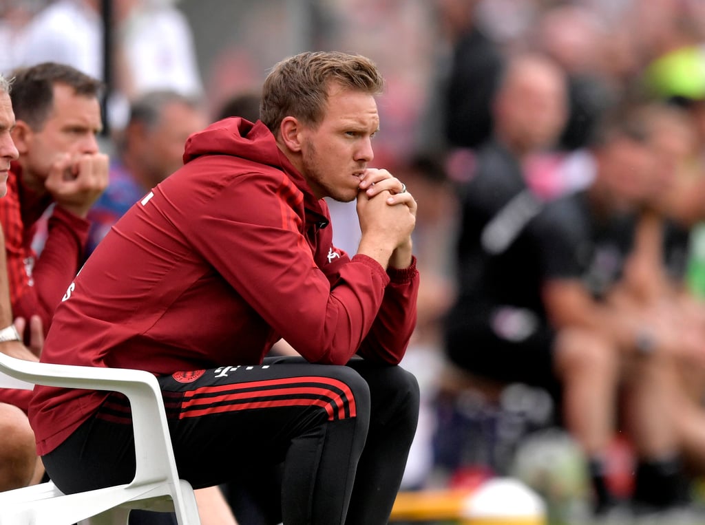Enspannt sieht anders aus: Julian Nagelsmann bei seinem Debüt als Coach des FC Bayern.