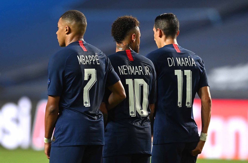 Die PSG-Stars Kylian Mbappe, Neymar and Angel Di Maria bezwangen RB im August in Lissabon deutlich mit 3:0.