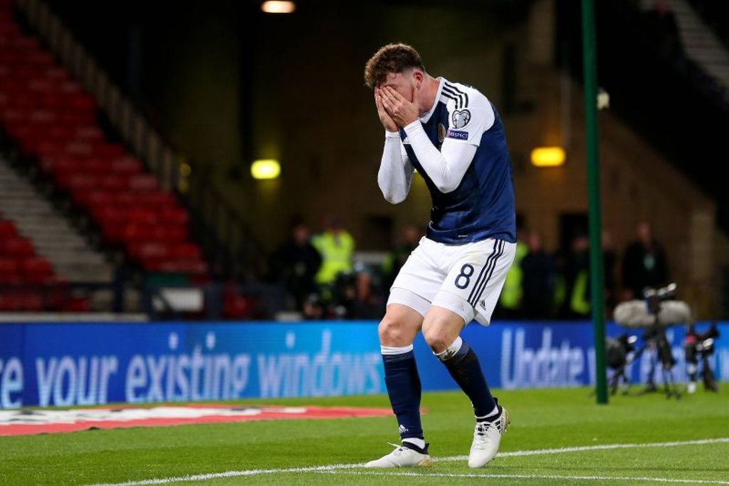 Oliver Burke durfte sich für Schottland diesmal nur auf der Tribüne ärgern.