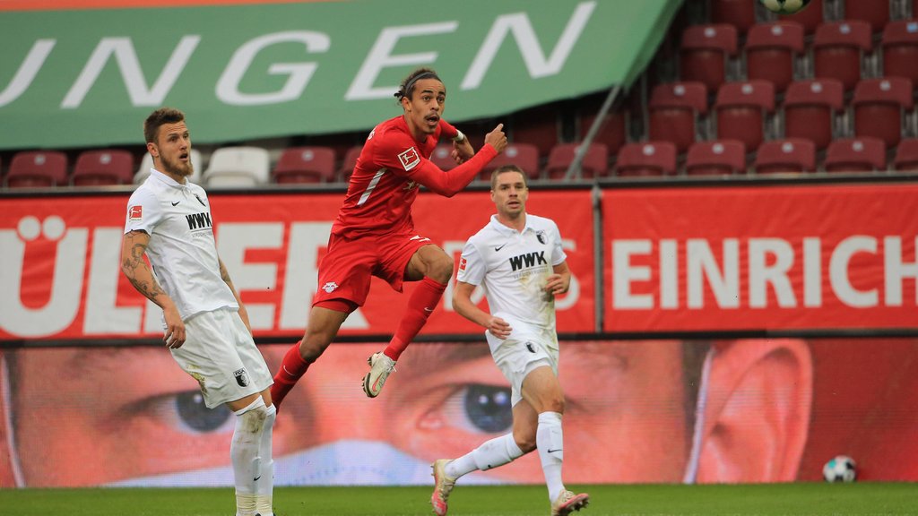 Alle Augen auf Poulsens Schuss: Treffer zum 2:0 gegen Augsburg.