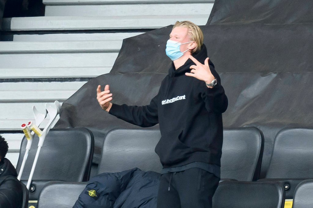 Rock it, Erling! Haaland auf der Tribüne beim 3:2-Sieg gegen RB Leipzig