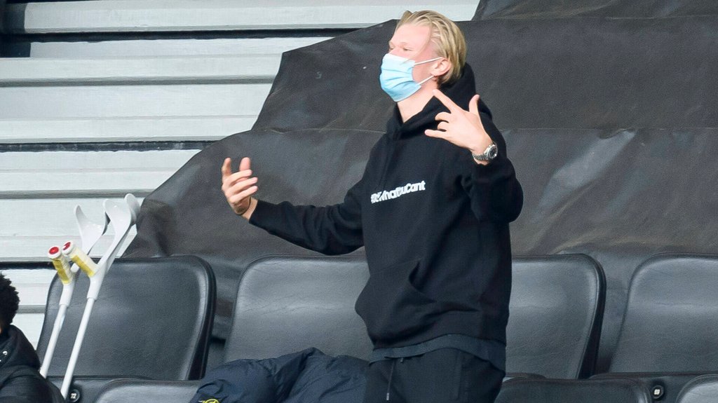 Rock it, Erling! Haaland auf der Tribüne beim 3:2-Sieg gegen RB Leipzig