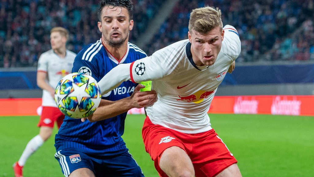 Harter Kampf: Timo Werner gegen Leo Dubois.