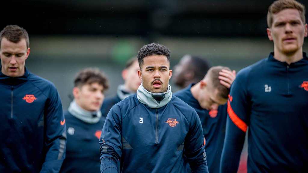 Justin Kluivert könnte gegen den FC Augsburg wieder im Kader stehen.