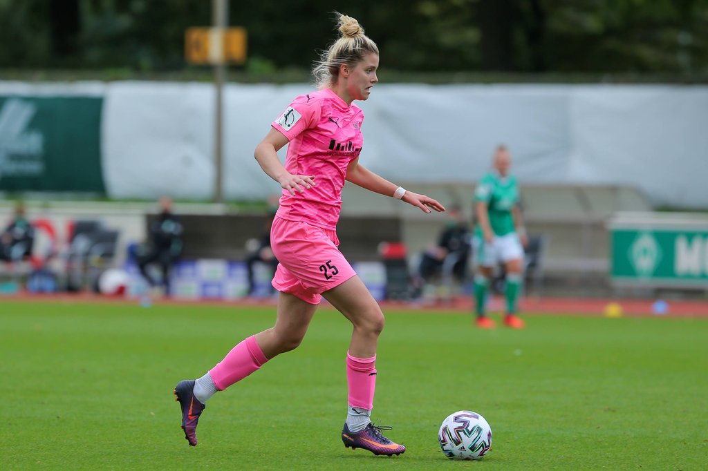 Maria Cristina Lange für die SGS Essen am Ball.