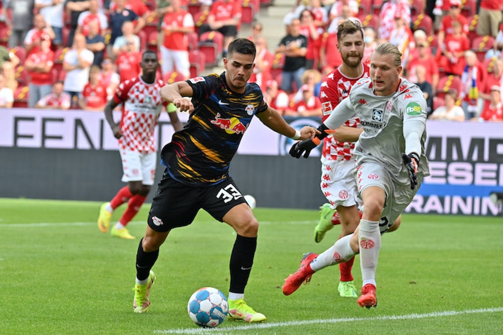 Ihm fehlen noch Spritzigkeit und Selbstvertrauen vor dem Tor: André Silva.