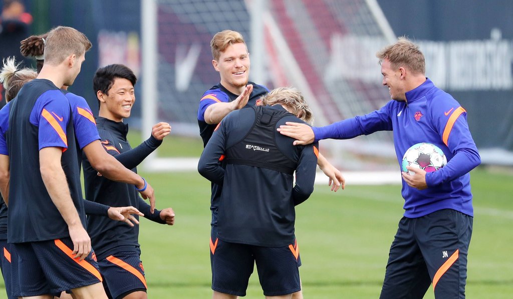 Gute Laune beim Training von RB Leipzig - nun auch wieder vor Publikum.