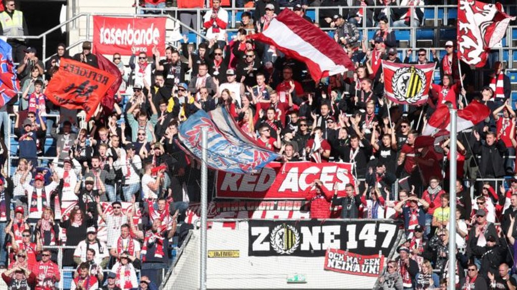 RB-Fans hatten nach Hoffenheim neben Pyrotechnik auch Gesänge mitgebracht.