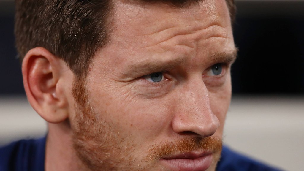 Tottenhams Jan Vertonghen beim Hinspiel gegen RB Leipzig auf der Bank.