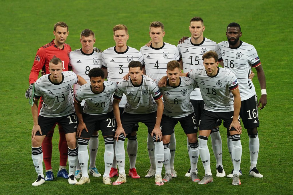 Ein deutsches EM-Team mit Lukas Klostermann (unten links) und Marcel Halstenberg (oben, Dritter von links) ist denkbar.