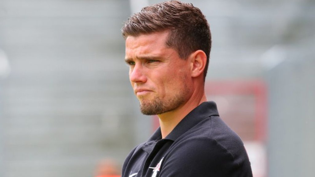 Robert Klauß übernimmt bei RB Leipzig nun doch die U19 und nicht die U17.