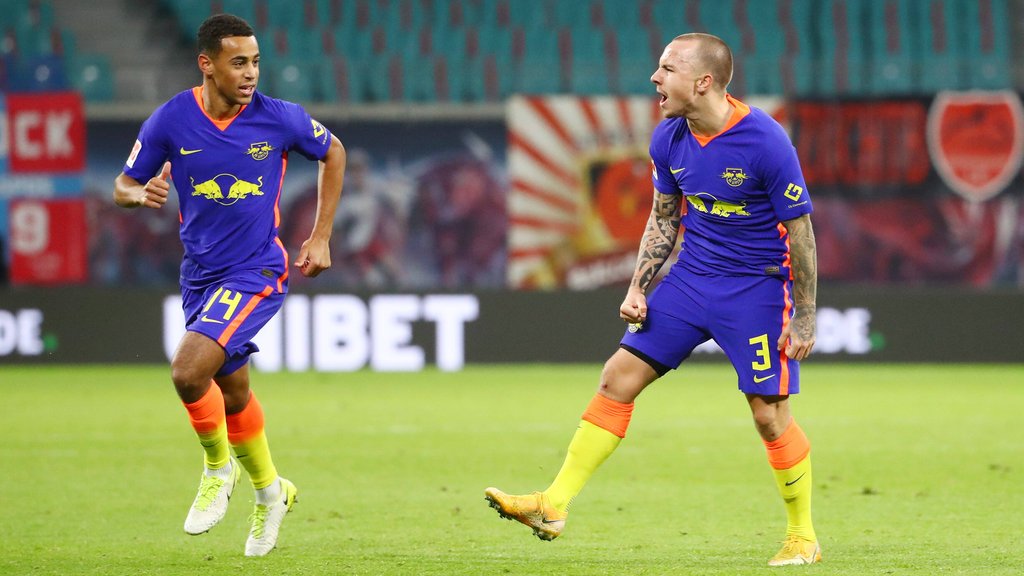 RB-Toptorjäger Angelino (r.) bejubelt neben Tyler Adams eins seiner sechs Saisontore.