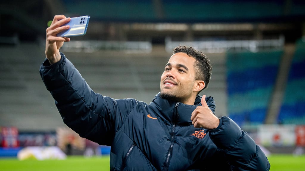 Abschiedsfoto: Justin Kluivert nach dem letzten Heimspiel gegen den VfL Wolfsburg.
