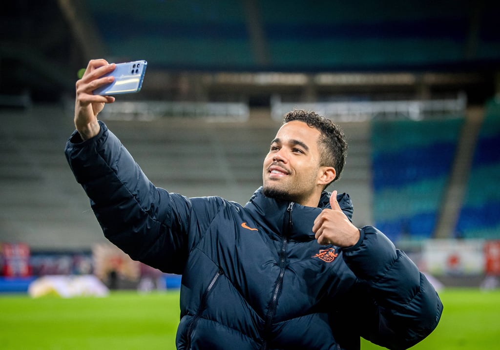 Abschiedsfoto: Justin Kluivert nach dem letzten Heimspiel gegen den VfL Wolfsburg.