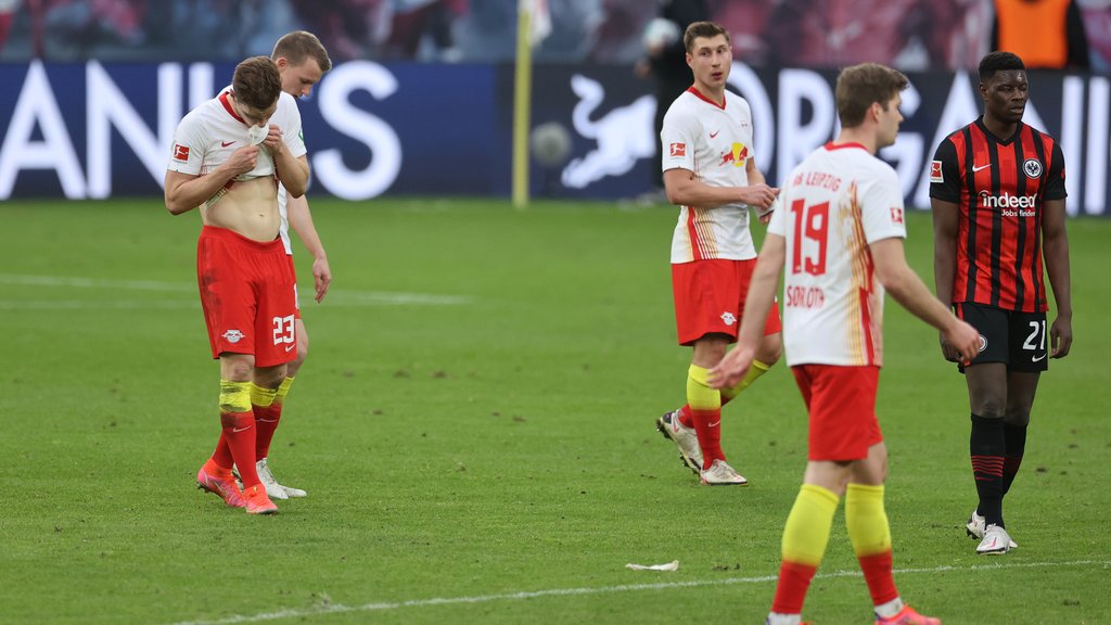 Licht und Schatten: Spieler von RB Leipzig nach der Punkteteilung mit Frankfurt.