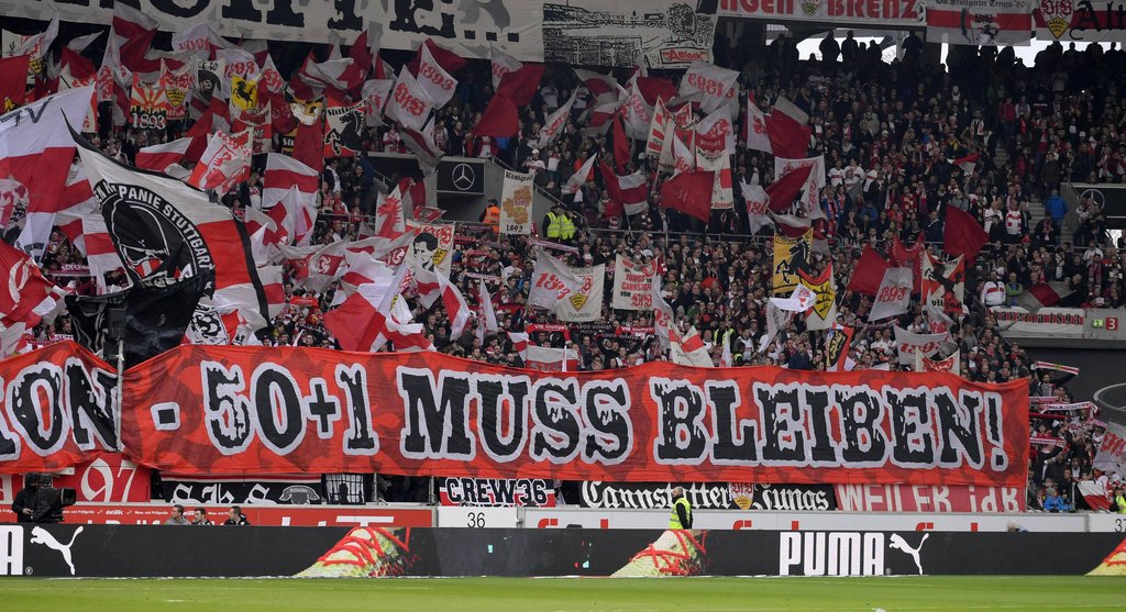 Fans des VfB Stuttgart stehen hinter der 50+1-Regel.