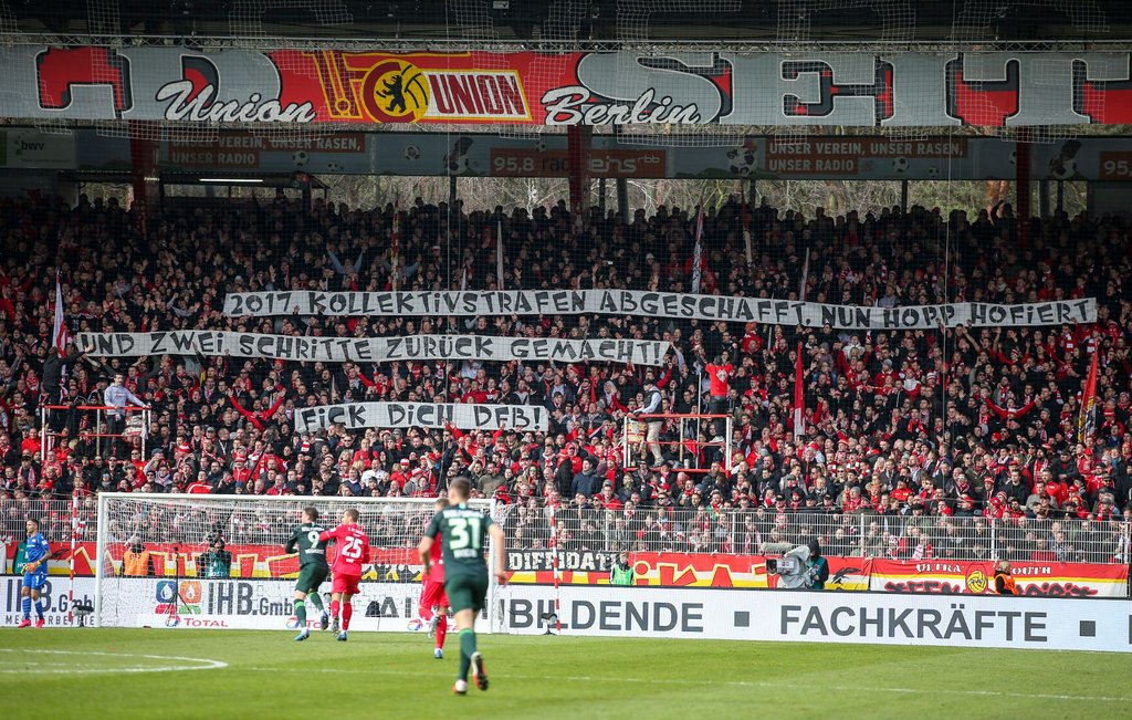 Konfrontation statt Kompromiss: Die Fan-Proteste gegen den DFB, wie hier bei Union Berlin, gehen auch am Wochenende in den Stadien weiter.