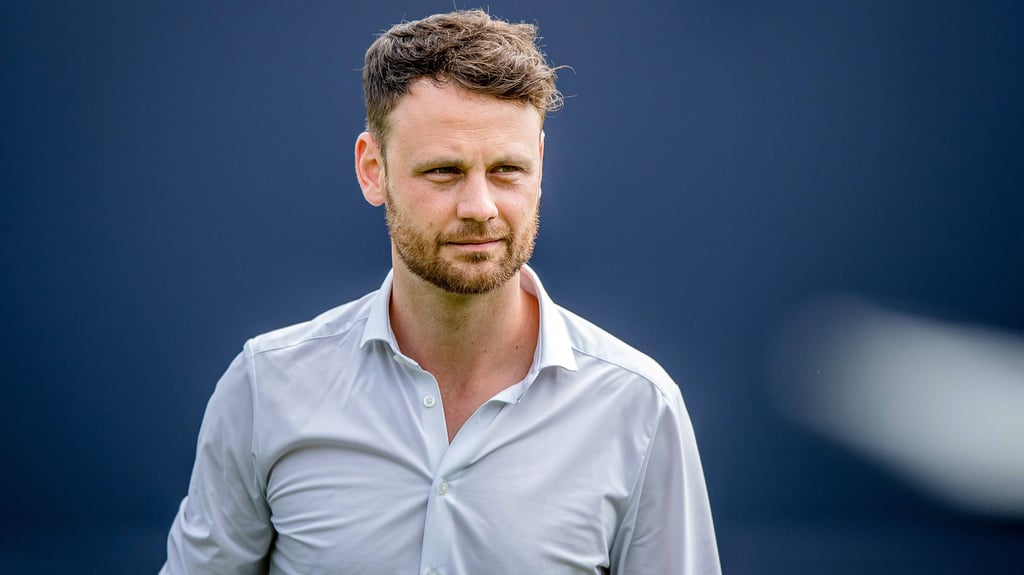 „Es ist unser Anspruch, Spiele zu dominieren und sicherer zu gewinnen”: Christopher Vivell gibt derzeit den sportlichen Kurs bei vor.