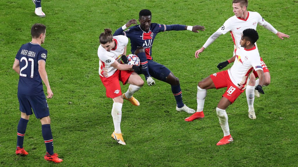 Mutig dagegengehalten: Marcel Sabitzer, Christopher Nkunku und Dani Olmo gegen Idrissa Gana Gueye.