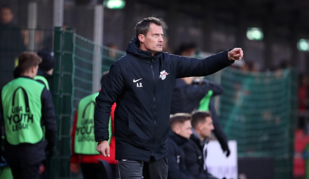 Alexander Blessin konnte mit seiner U19 nicht zufrieden sein und musste das Ausscheiden von RB Leipzig aus der Youth League mit ansehen.