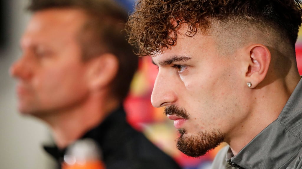 Mergim Berisha (vorne) und Jesse Marsch, der neue Coach von RB Leipzig (hinten)&nbsp;