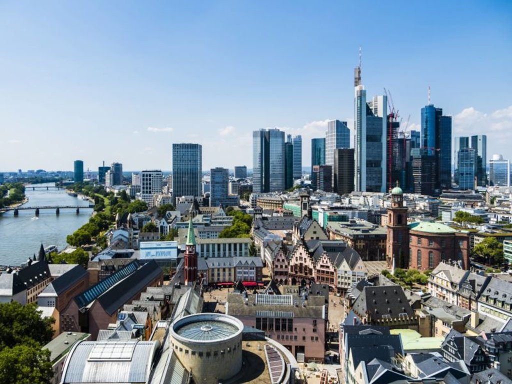 In Frankfurt wirbt die Stadt Leeipzig für ein Spiel gegen RB.