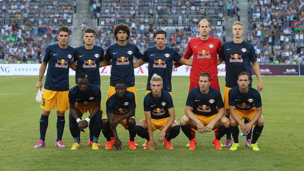Die Mannschaft von Red Bull Salzburg im Sommer 2014. Im Bild:&nbsp;Marcel Sabitzer (hinten, 2.v.l.), Peter Gulacsi (hinten, 2.v.r.), Sadio Mane, Naby Keita und Kevin Kampl (vorne, v.l.n.r.).